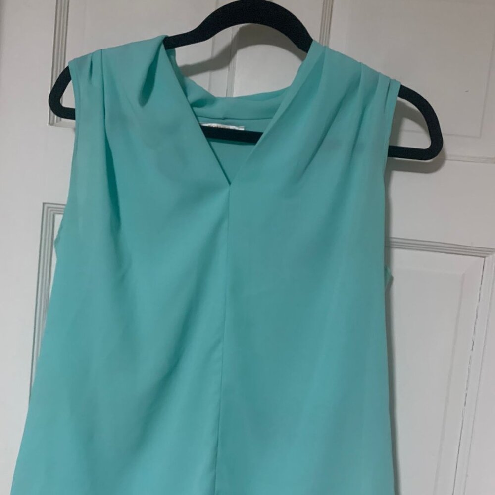 Reneec Aqua Blue Sleeveless Blouse Women’s Size L V-Neck High Low Hem Top